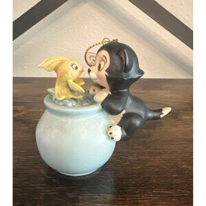 WDCC “Disney” "Purrfect Kiss" Figaro & Cleo ornament from Pinocchio